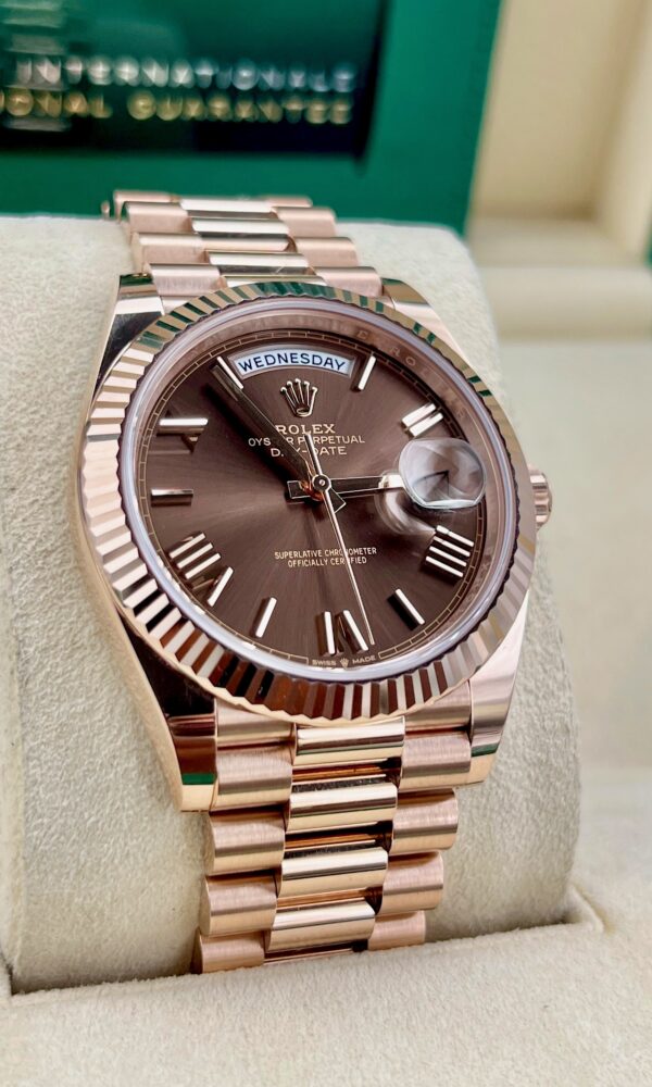 Đồng hồ Rolex Day-Date 228235 Mặt ChocolateCọc La Mã 40mm